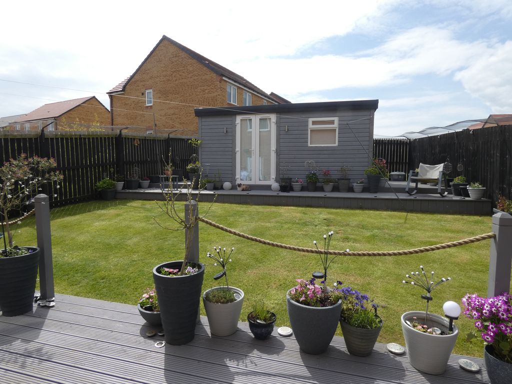 Rear Garden/Summer House- click for photo gallery